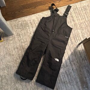 5T black ski bib North Face